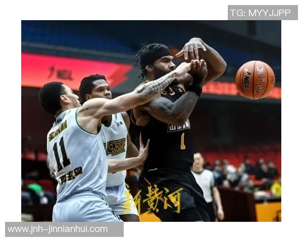 山东蜜獾在NBL常规赛第九轮中以85比93惜败于上海玄鸟展现顽强斗志