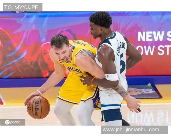 爱德华兹本赛季第14次得分35仅次于东契奇展现超强得分能力