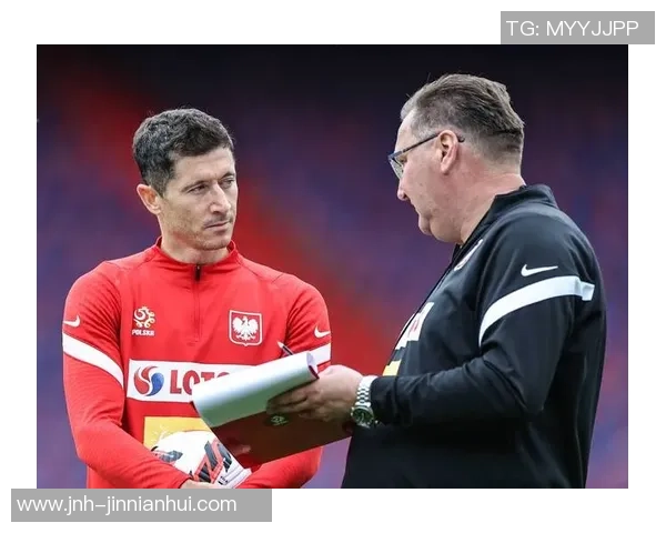 2025年波兰足球门将实力榜揭晓什琴斯尼稳居第一斯科鲁普斯基位列第三